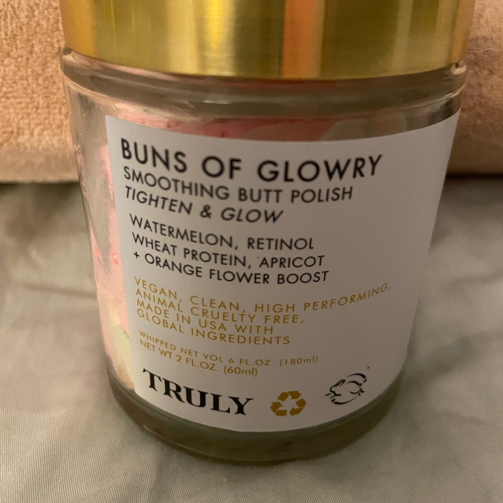 Truly buns of glowry